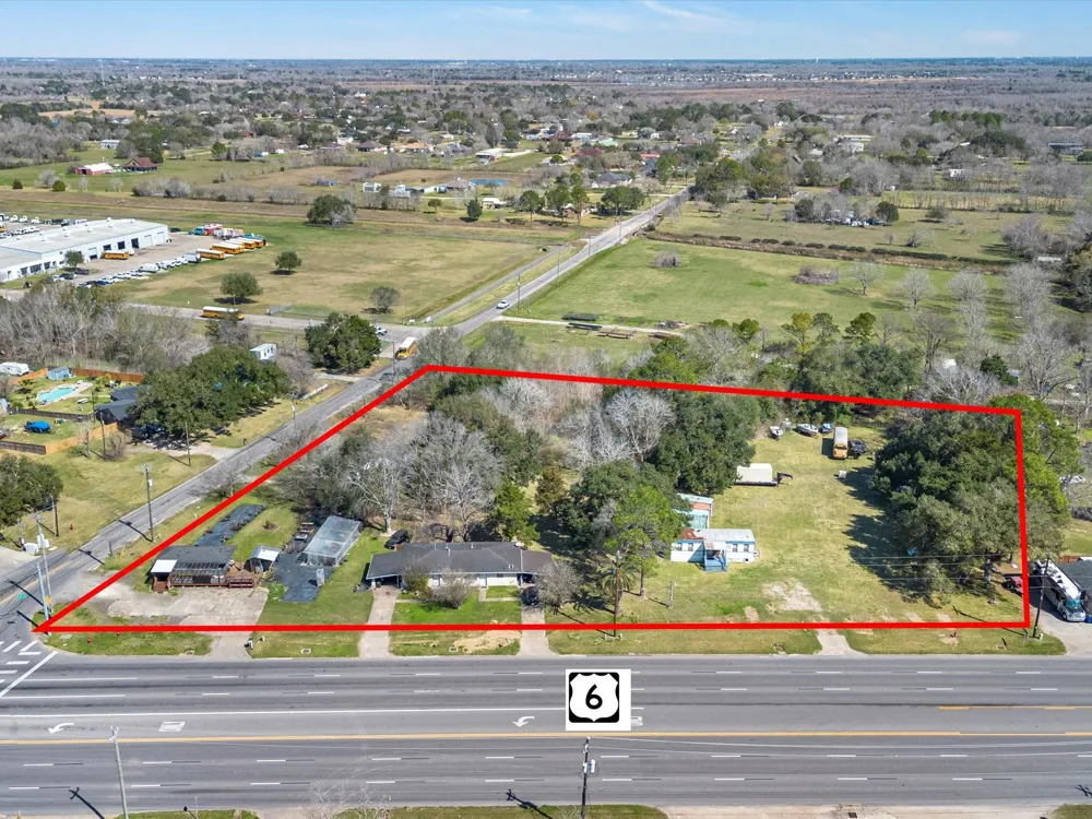 2518 W Highway 6 Alvin, TX 77511