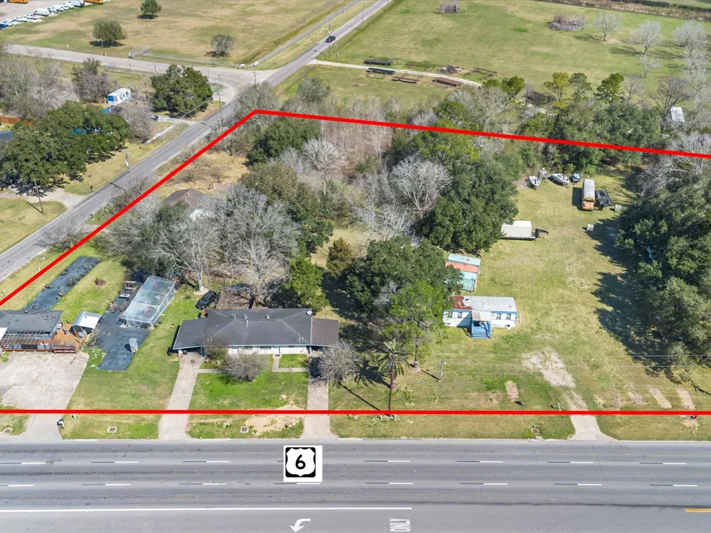 2518 W Highway 6 Alvin, TX 77511
