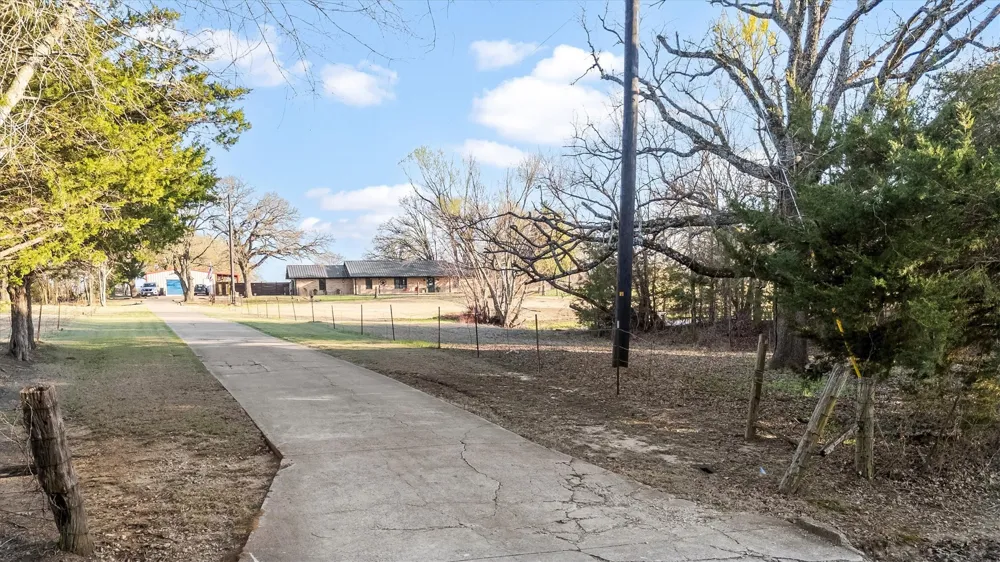 12586 County Road 351 Terrell, TX 75161