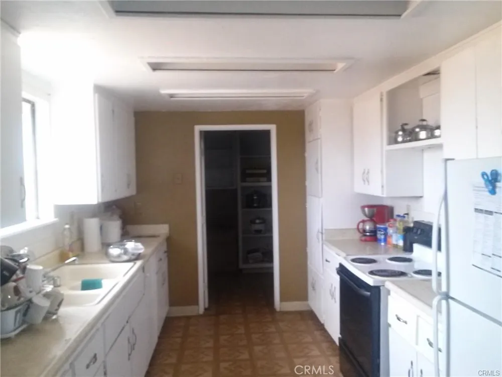 21281 Park Hinkley, CA 92347