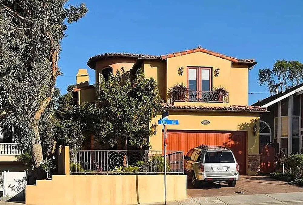 3200 Elm Avenue Manhattan Beach, CA 90266