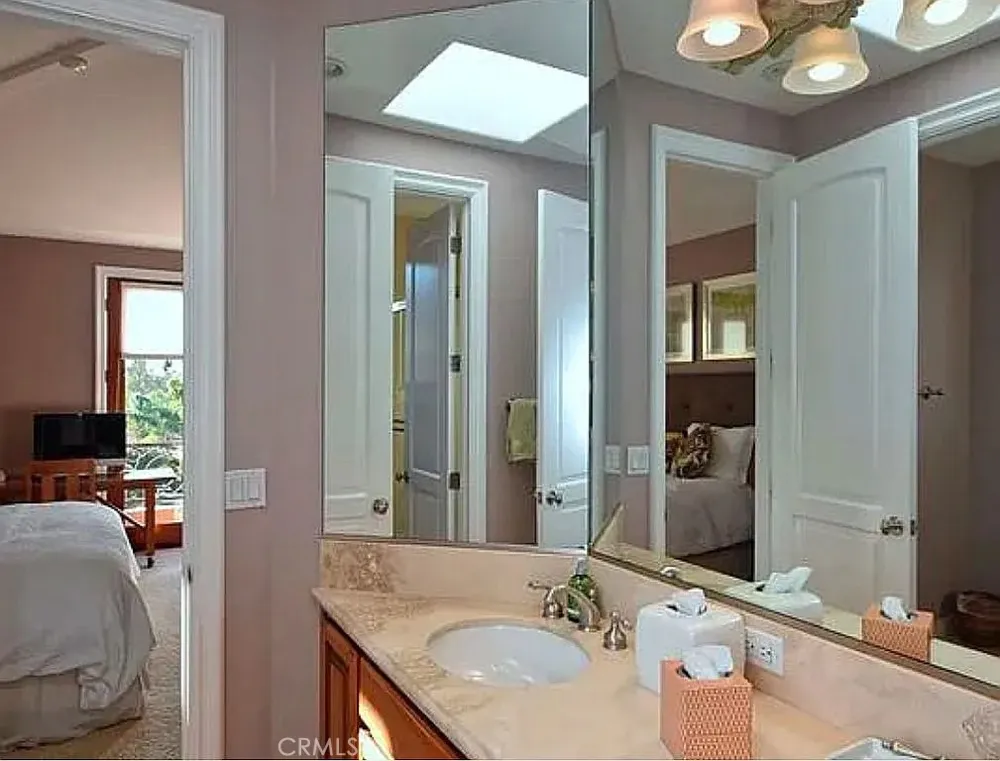 3200 Elm Avenue Manhattan Beach, CA 90266