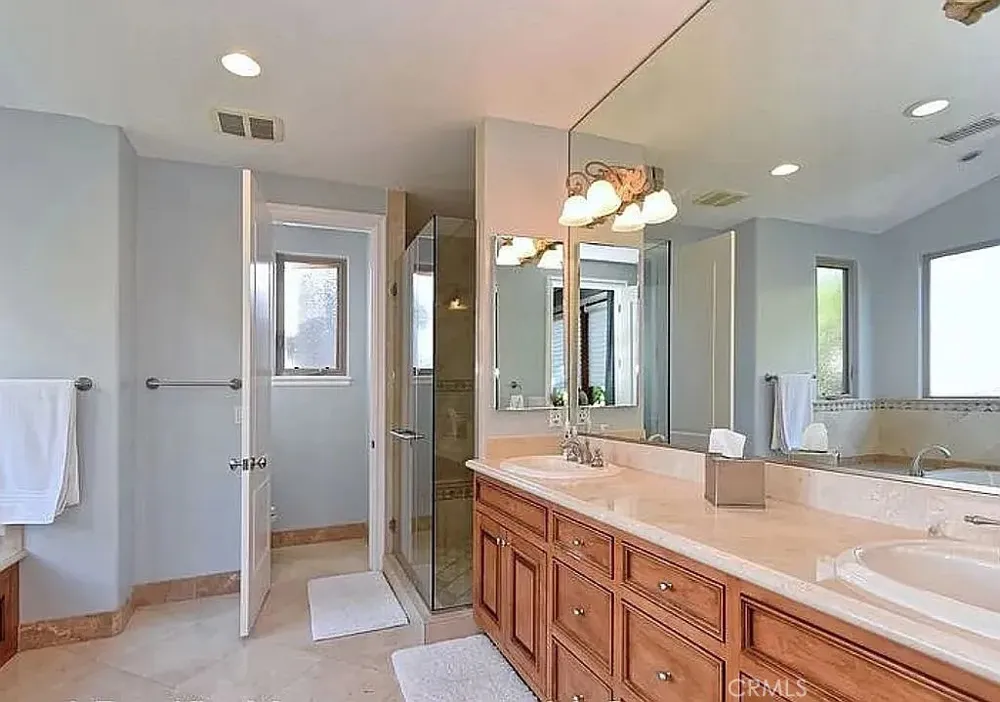 3200 Elm Avenue Manhattan Beach, CA 90266