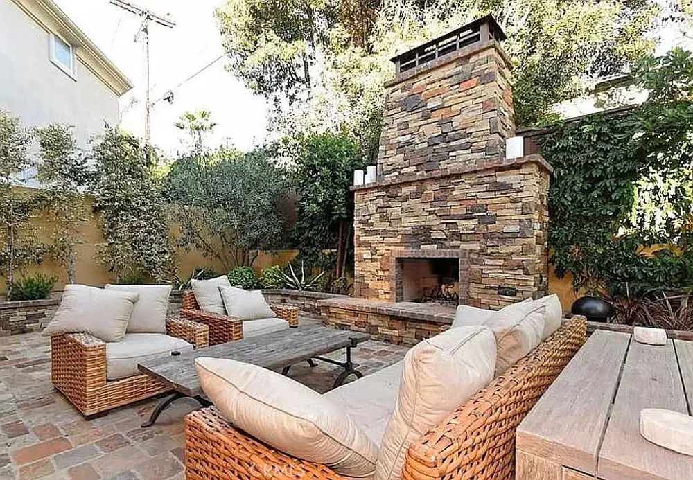 3200 Elm Avenue Manhattan Beach, CA 90266