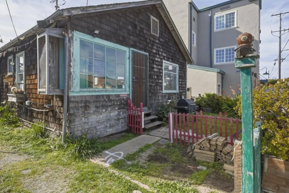 529 Wave Street Monterey, CA 93940