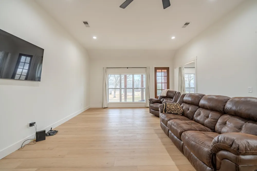 245 FULLEN LN Savannah, TN 38372