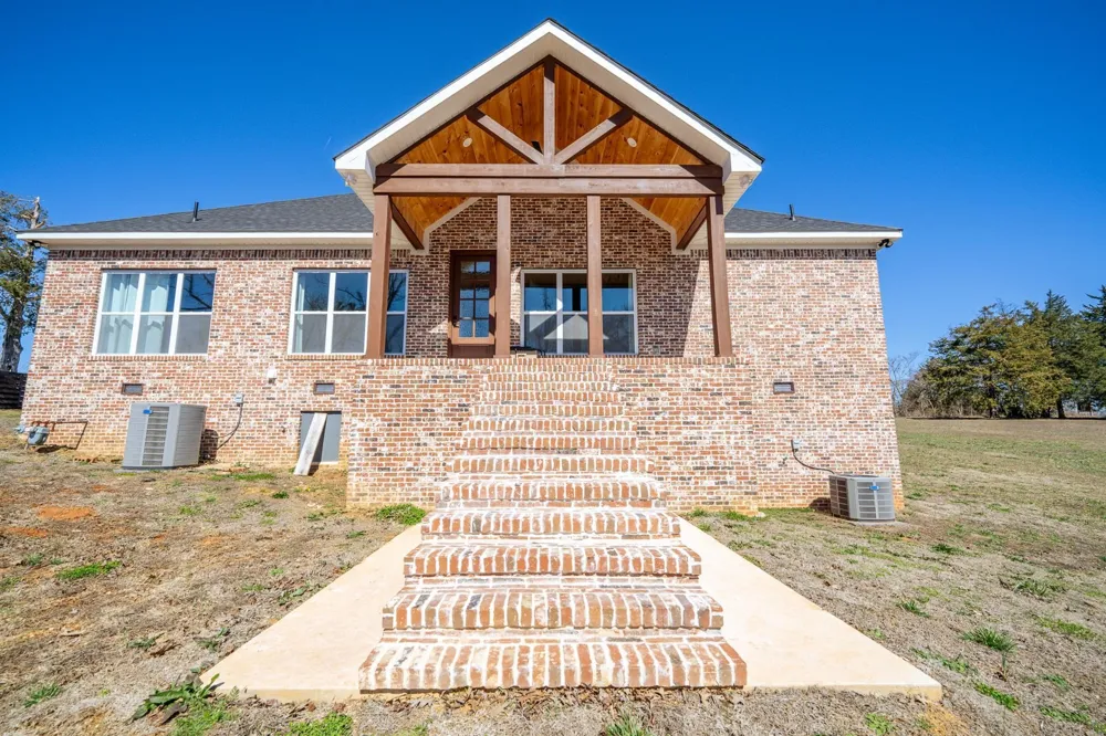 245 FULLEN LN Savannah, TN 38372