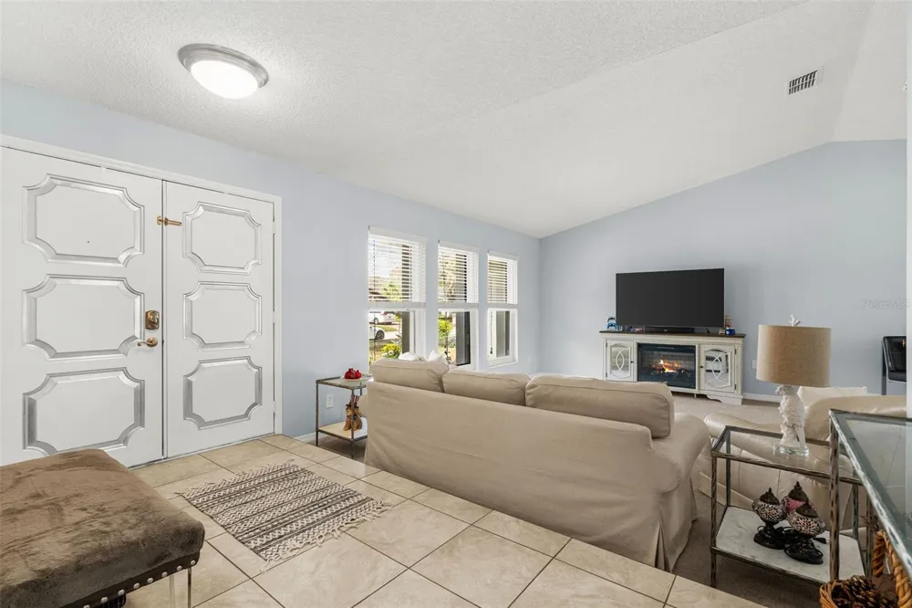 2715 BERRYKNOLL PLACE Valrico, FL 33596