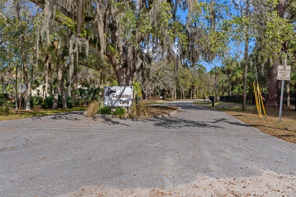 35 CAPTAINS COVE ROAD Inglis, FL 34449
