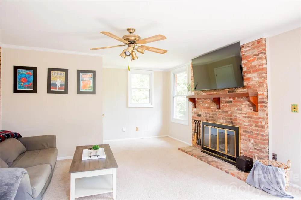 581 Clyde Drive Winston Salem, NC 27104