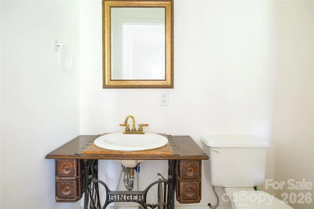 581 Clyde Drive Winston Salem, NC 27104