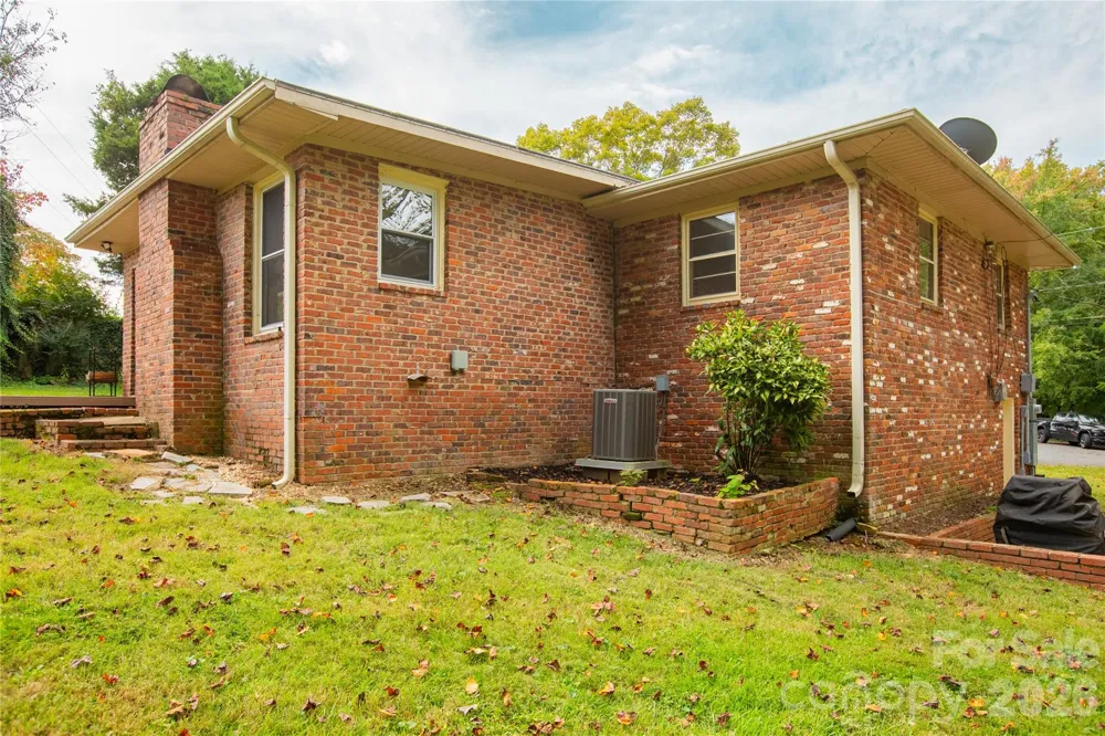 581 Clyde Drive Winston Salem, NC 27104