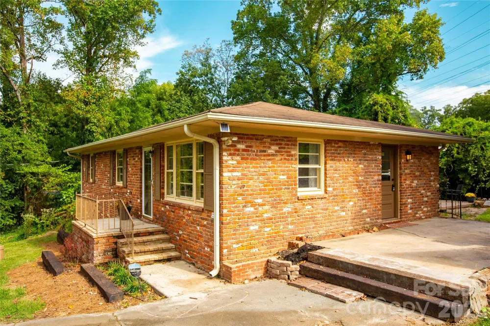 581 Clyde Drive Winston Salem, NC 27104