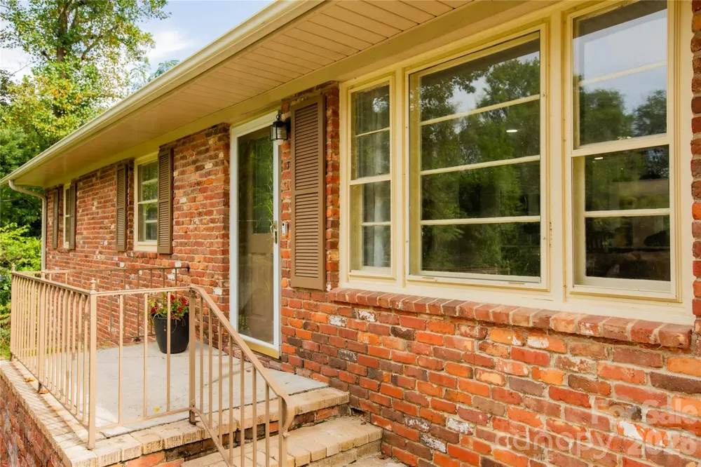 581 Clyde Drive Winston Salem, NC 27104
