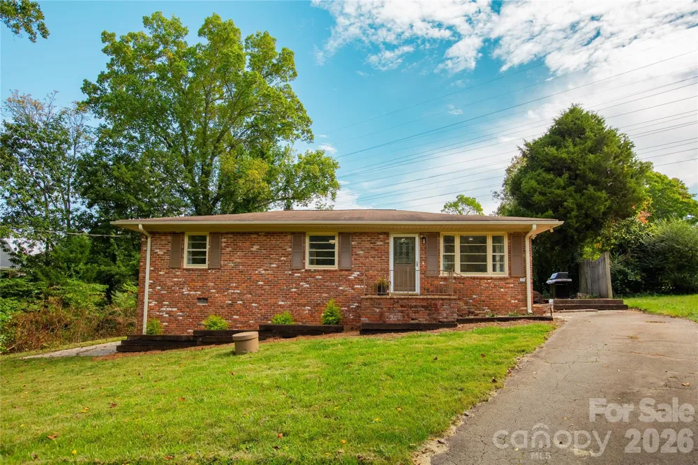 581 Clyde Drive Winston Salem, NC 27104