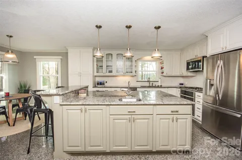 2193 Hawthorne Lane