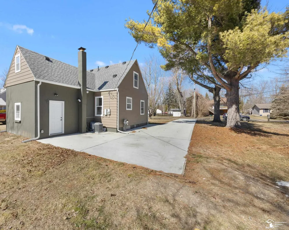 533 Center Street Carleton Village, MI 48117