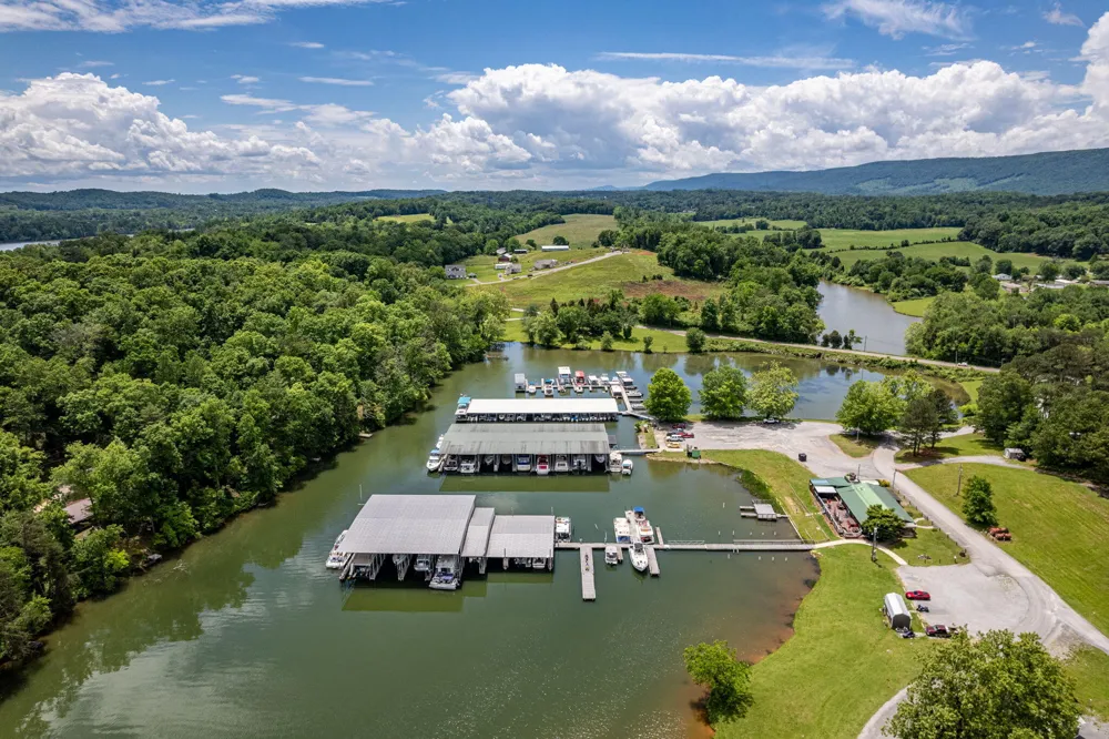 185 Waters Edge Drive Spring City, TN 37381