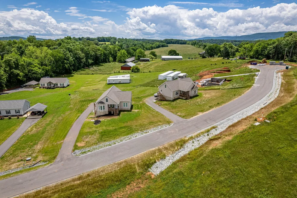 185 Waters Edge Drive Spring City, TN 37381
