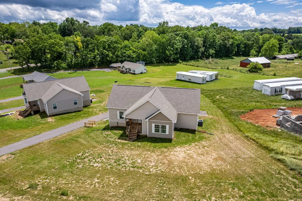 185 Waters Edge Drive Spring City, TN 37381