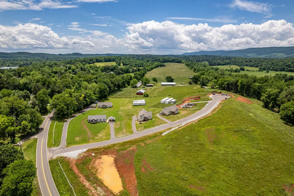 185 Waters Edge Drive Spring City, TN 37381