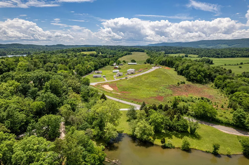 185 Waters Edge Drive Spring City, TN 37381