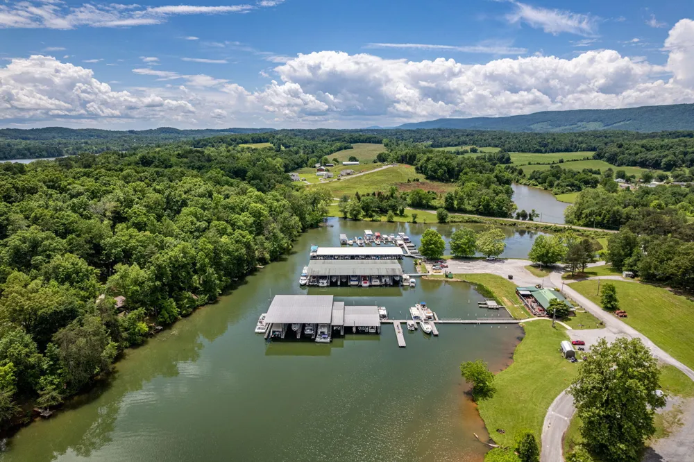 185 Waters Edge Drive Spring City, TN 37381