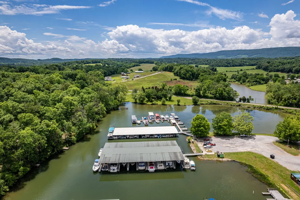 185 Waters Edge Drive Spring City, TN 37381