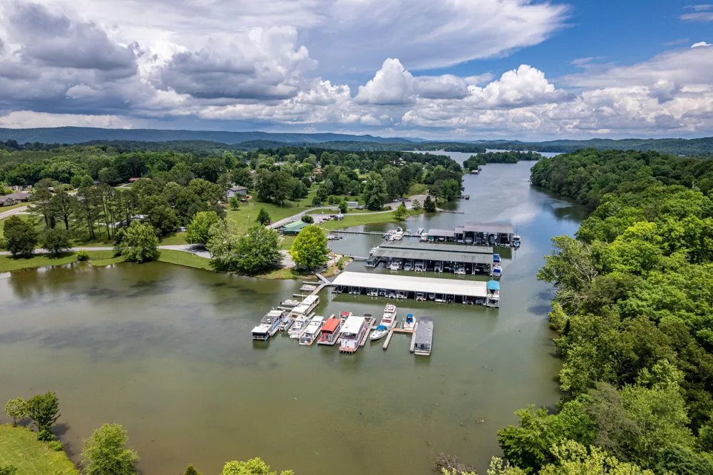 185 Waters Edge Drive Spring City, TN 37381