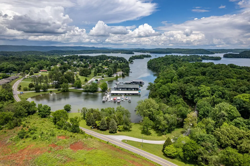 185 Waters Edge Drive Spring City, TN 37381