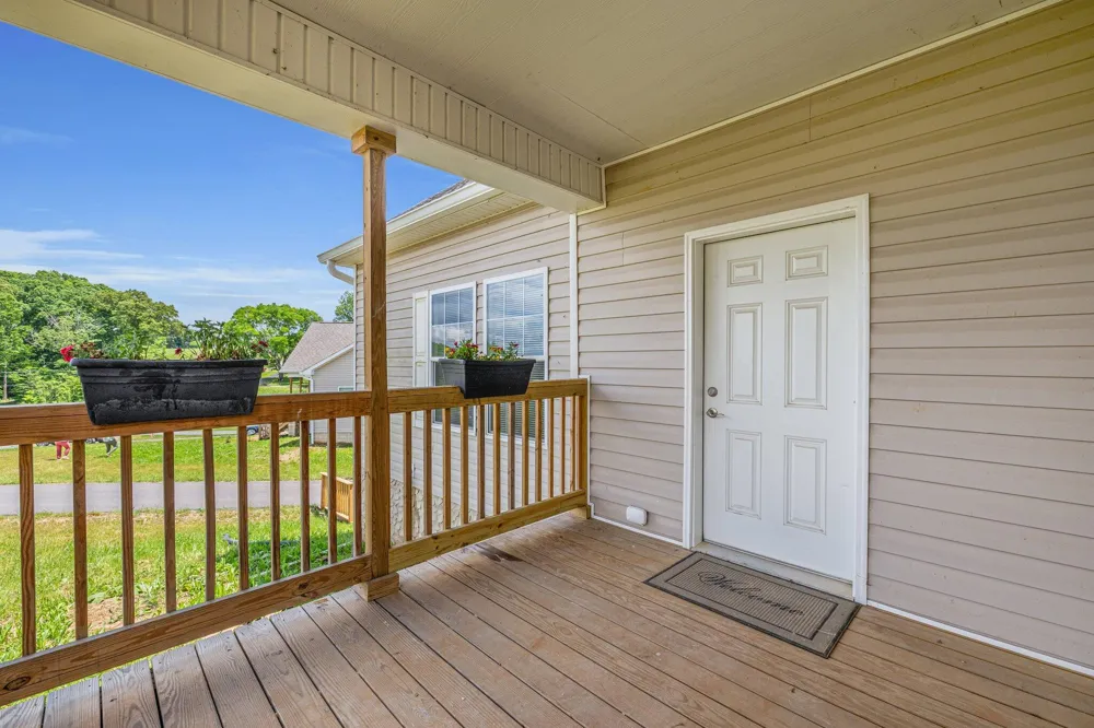 185 Waters Edge Drive Spring City, TN 37381