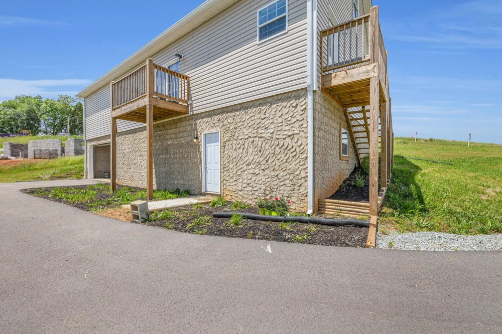 185 Waters Edge Drive Spring City, TN 37381