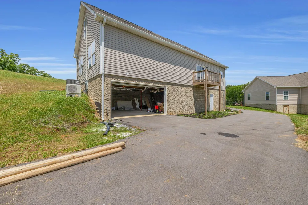 185 Waters Edge Drive Spring City, TN 37381