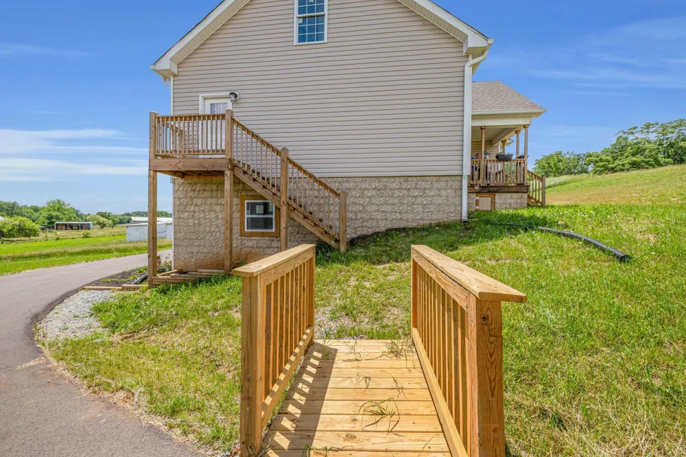 185 Waters Edge Drive Spring City, TN 37381