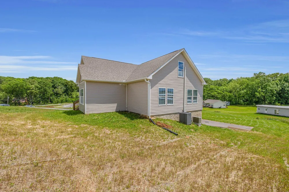 185 Waters Edge Drive Spring City, TN 37381