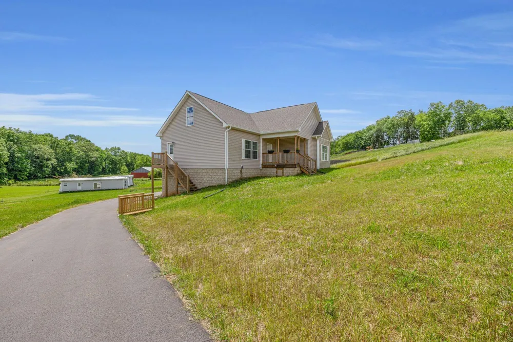185 Waters Edge Drive Spring City, TN 37381