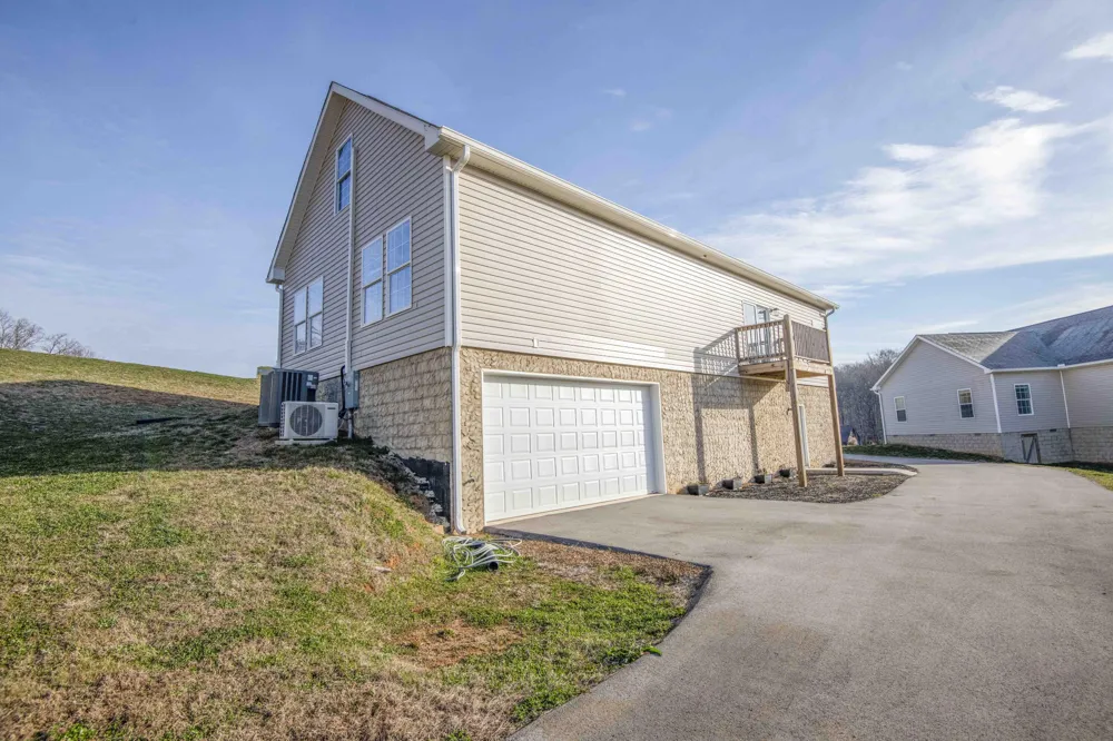 185 Waters Edge Drive Spring City, TN 37381