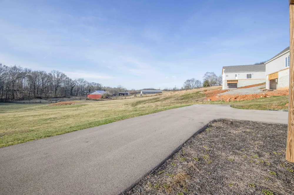 185 Waters Edge Drive Spring City, TN 37381