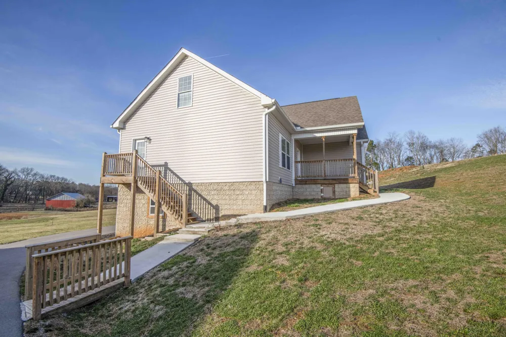 185 Waters Edge Drive Spring City, TN 37381