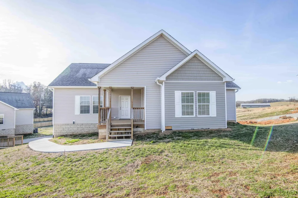 185 Waters Edge Drive Spring City, TN 37381