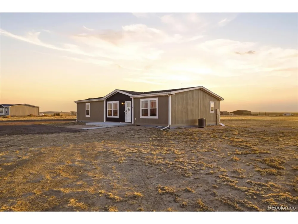 8 Brown Drive Wiggins, CO 80654