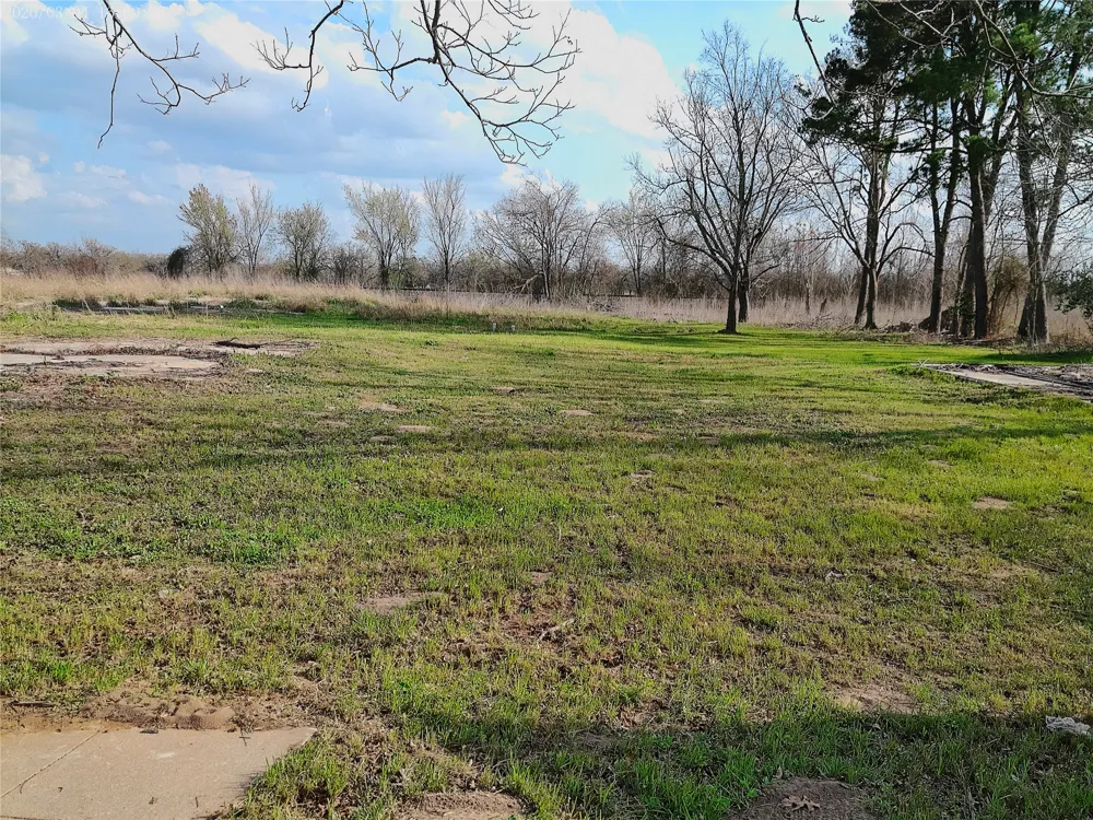 1304 E Cameron Avenue Rockdale, TX 76567