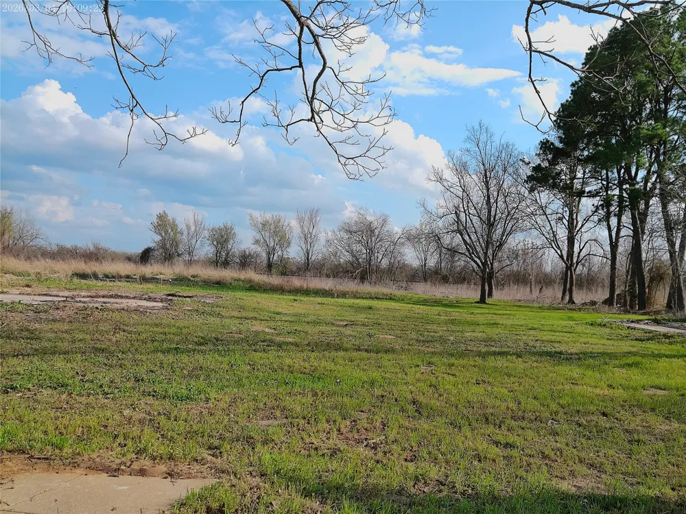 1304 E Cameron Avenue Rockdale, TX 76567