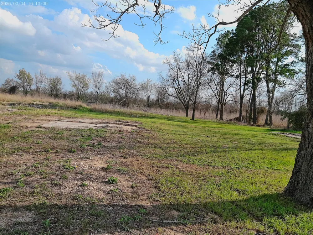 1304 E Cameron Avenue Rockdale, TX 76567