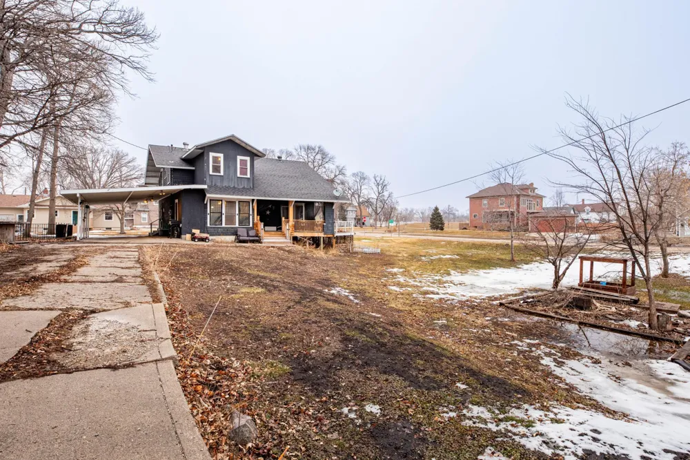 506 4th Avenue SW Valley City, ND 58072