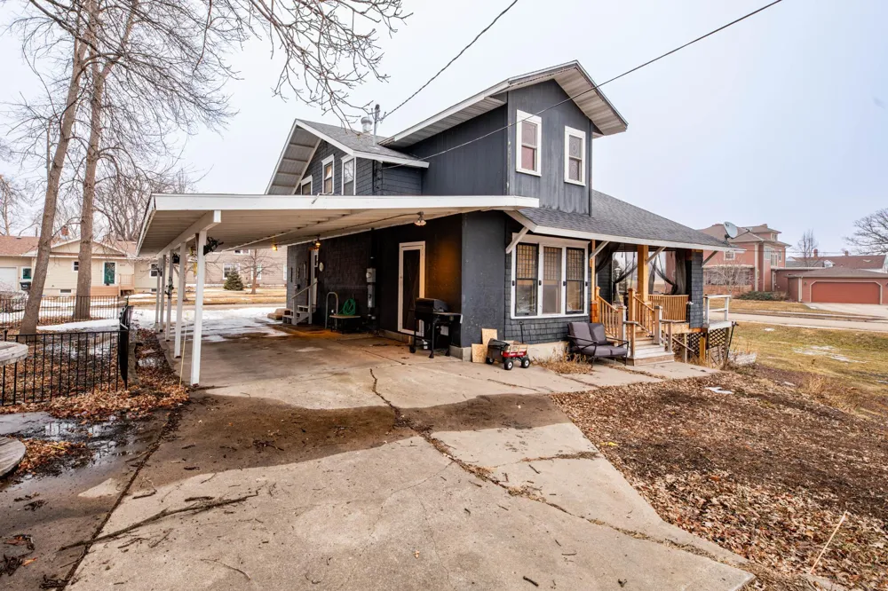 506 4th Avenue SW Valley City, ND 58072