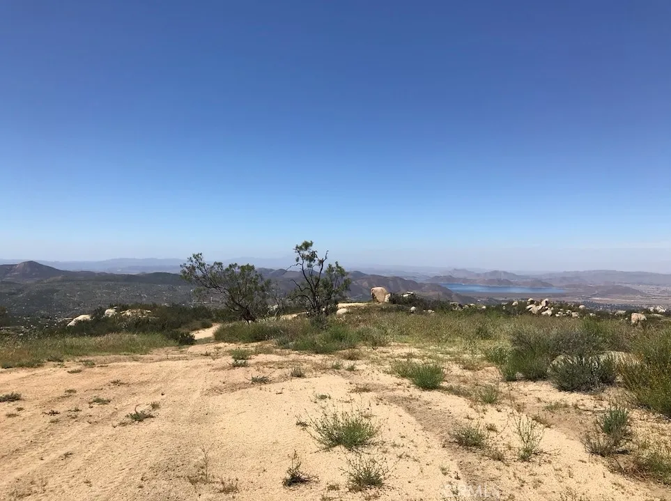 1 Oak Drive Hemet, CA 92544