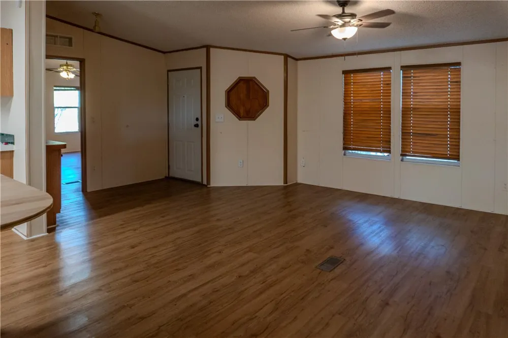 112 Baldwin Lake City, TX 78368