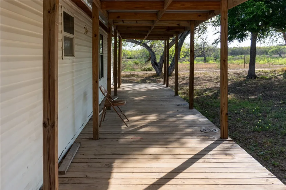 112 Baldwin Lake City, TX 78368