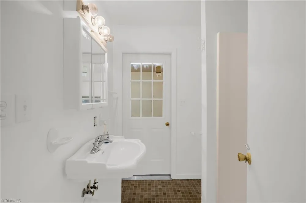 1259 Frank Joyce Road Sandy Ridge, NC 27046
